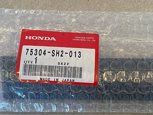 New OEM 1990 1991 Honda CRX R Rear Fender Molding Body Trim Right Rear NOS